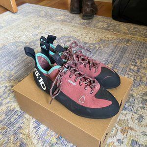 NIAD Lace - size US 7